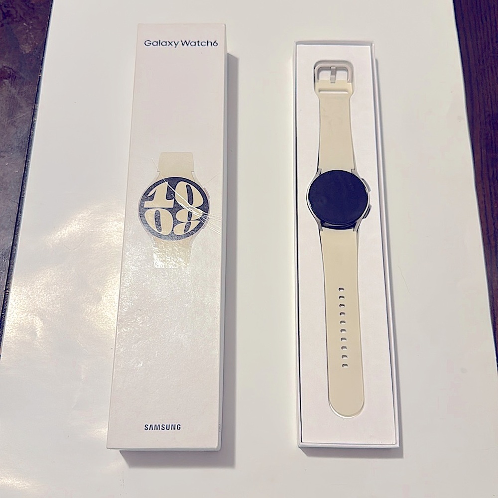 This is a brand new Galaxy that only had only been worn one time.